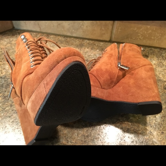 New Michael Kors Suede Wedge Booties Size 71/2 - Picture 4 of 4